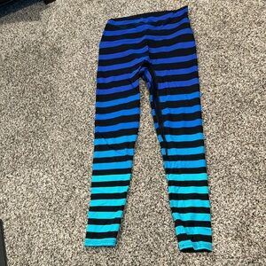 K deer sneaker length size large like new legging